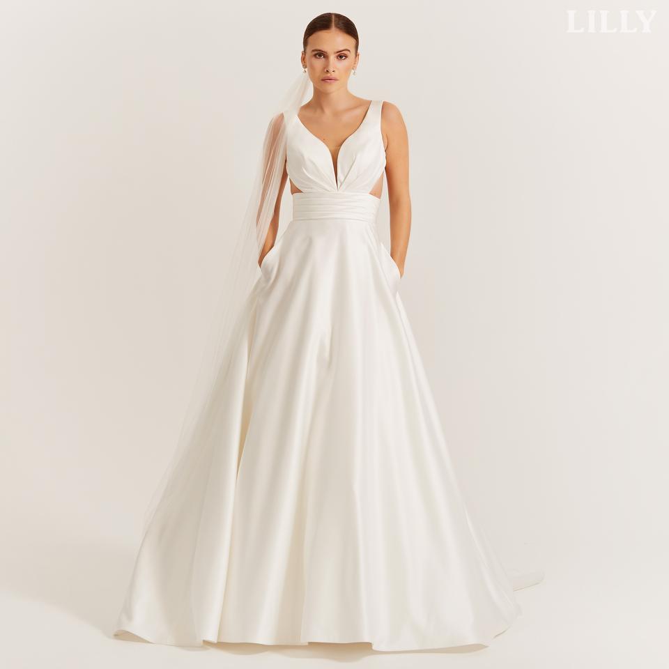 Dekonstrueret brudekjole med side udskæringener og side coutouts