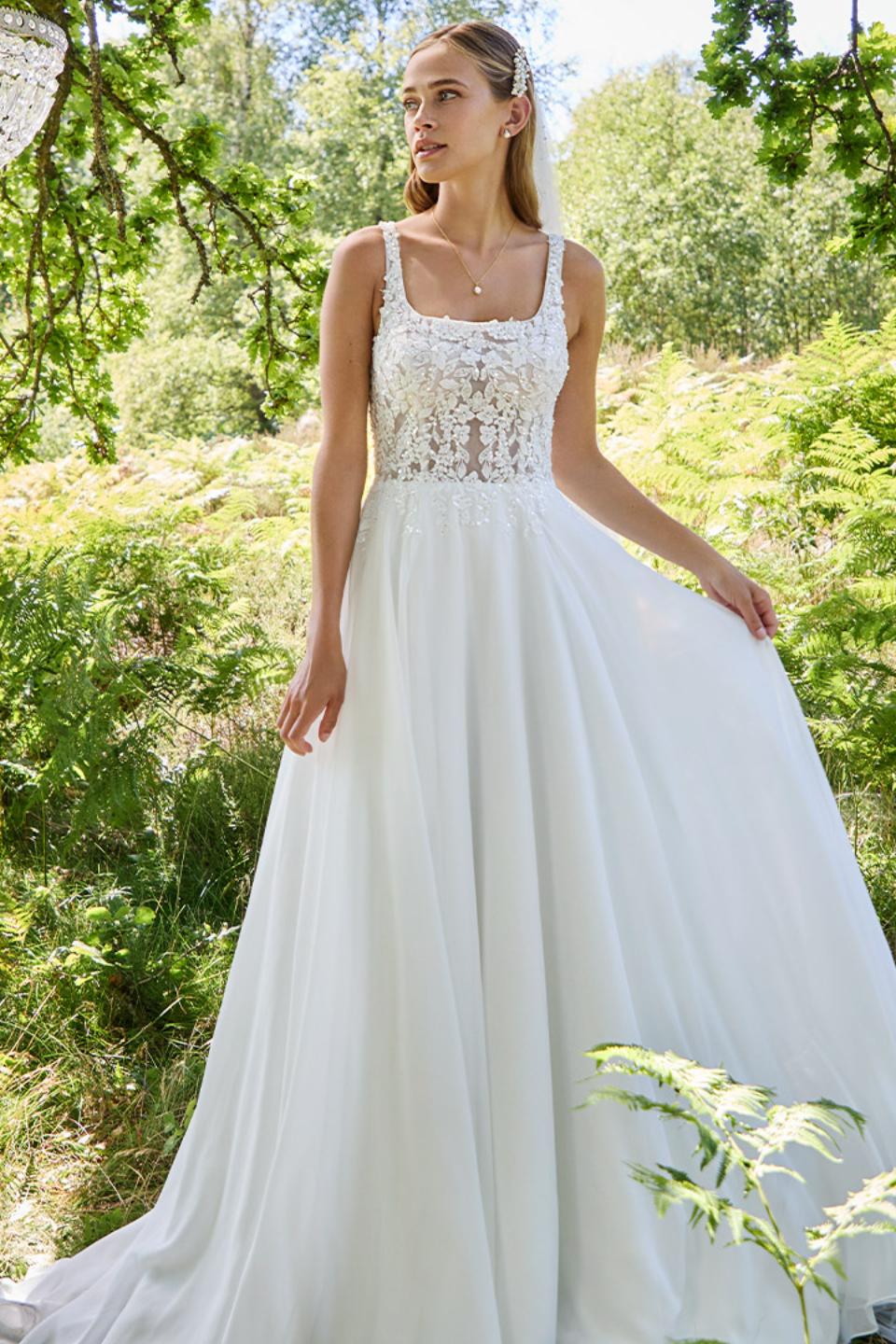 Florlet brudekjole med elegant blonde overdel og A-line nederdel
