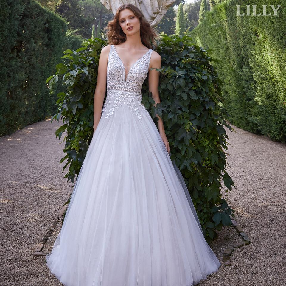 Tulle wedding dress with lace and boho vibes