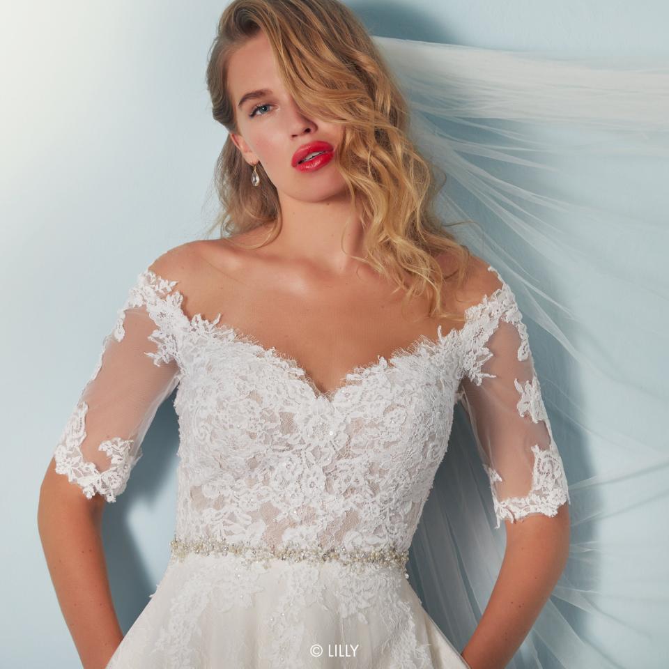 Off-Shoulder brudekjole i blonde med lommer