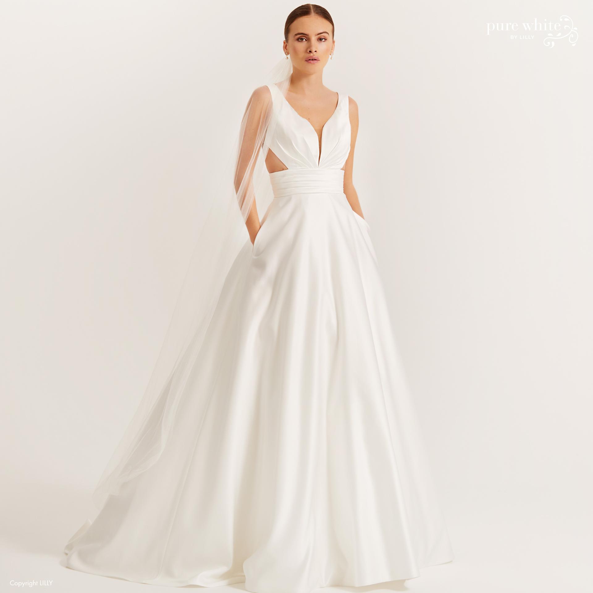 Brudekjoler med sexy cut-out og skjulte lommer i den store nederdel.