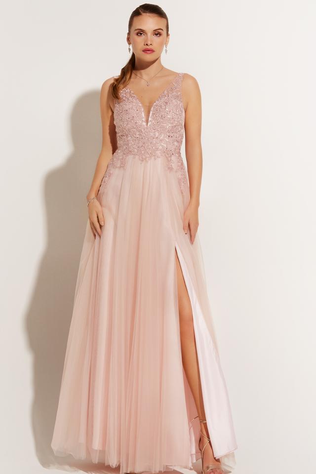 flowy tulle bridalgown in rose nuances - perfect for summer garden weddings