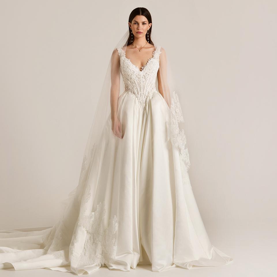 Basque Waist LILLY Bridalgown