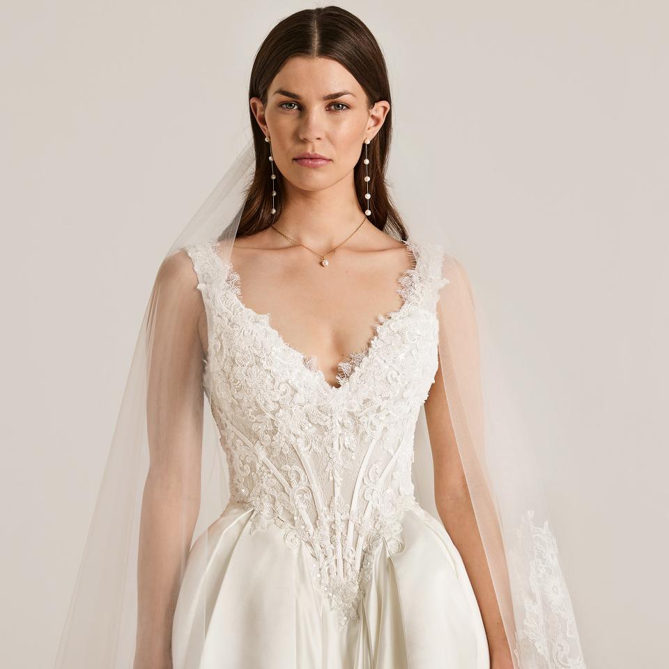 Basque Waist LILLY Bridalgown with intricate bodice