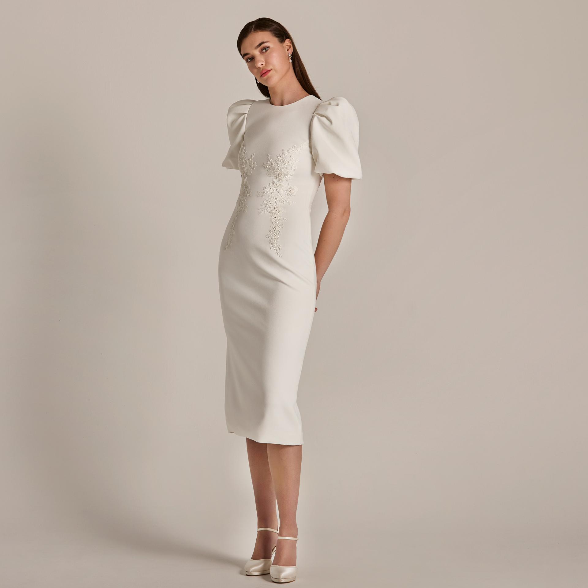 Elegant brude kjole i figursyet snit til under kr 5000