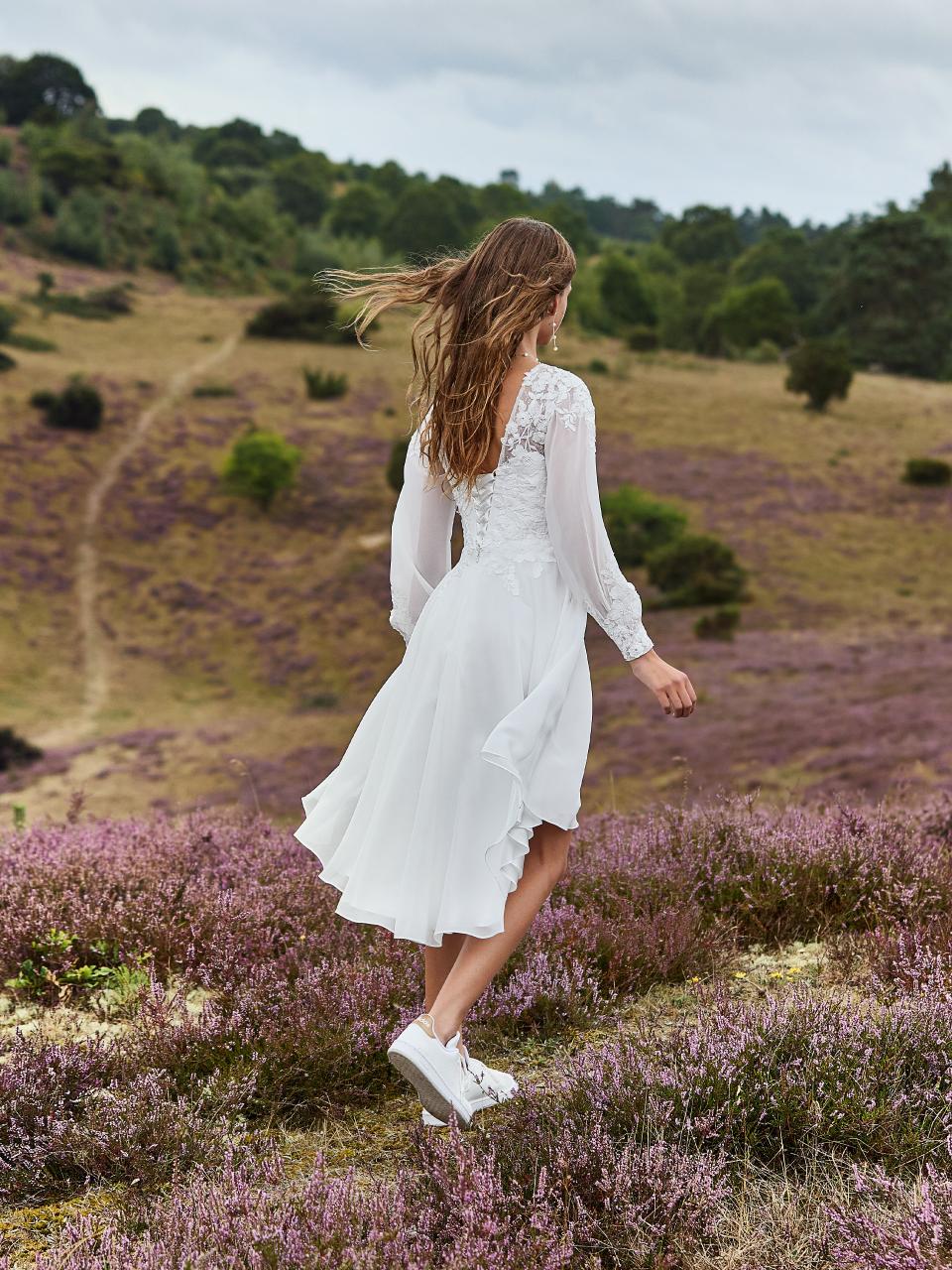 Konfirmationskjole med asymmetrisk high-low nederdel